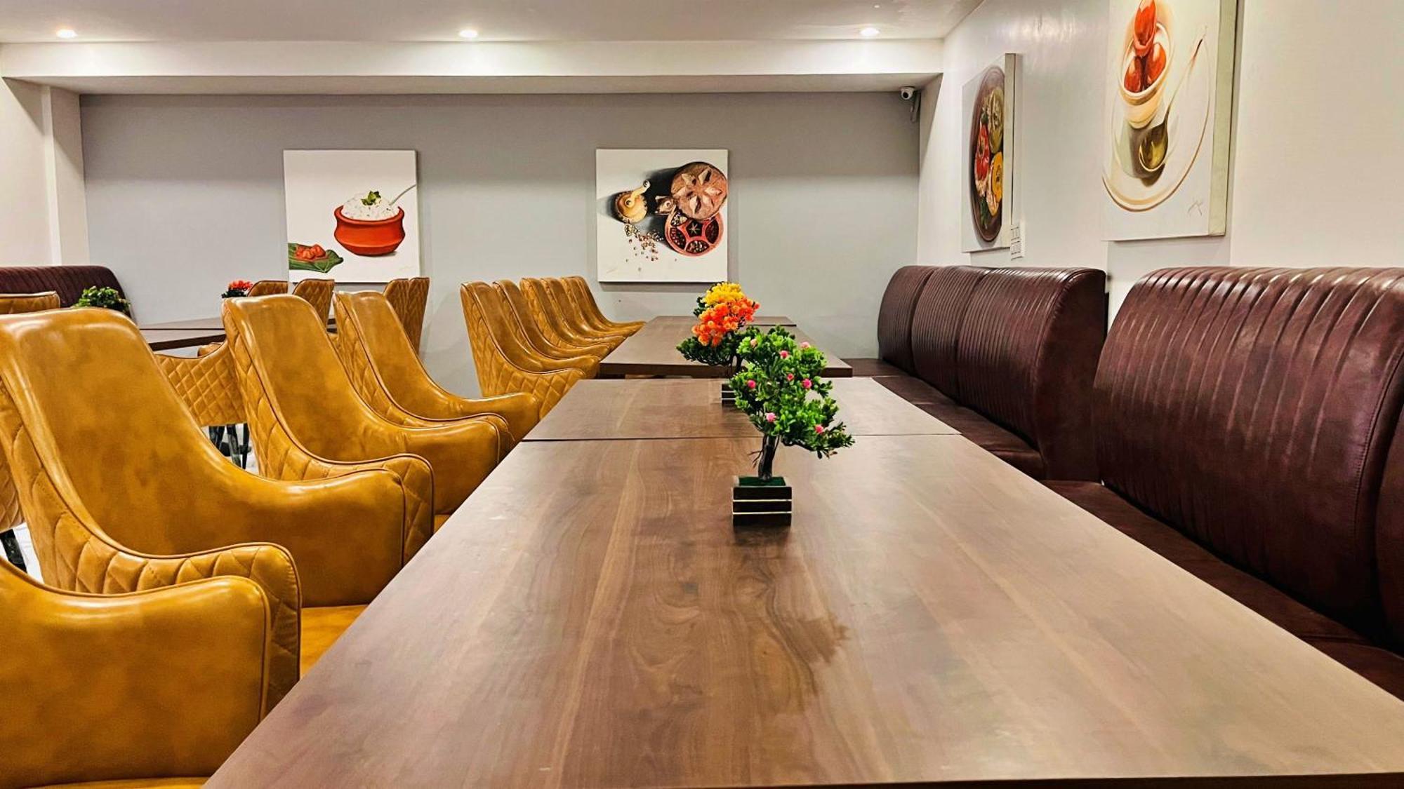 Aamantran Residency Hotel, Sohna Road, Sector 49, Gurugram Гургаон Экстерьер фото