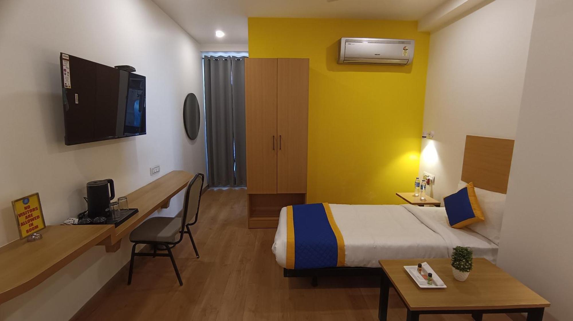 Aamantran Residency Hotel, Sohna Road, Sector 49, Gurugram Гургаон Экстерьер фото