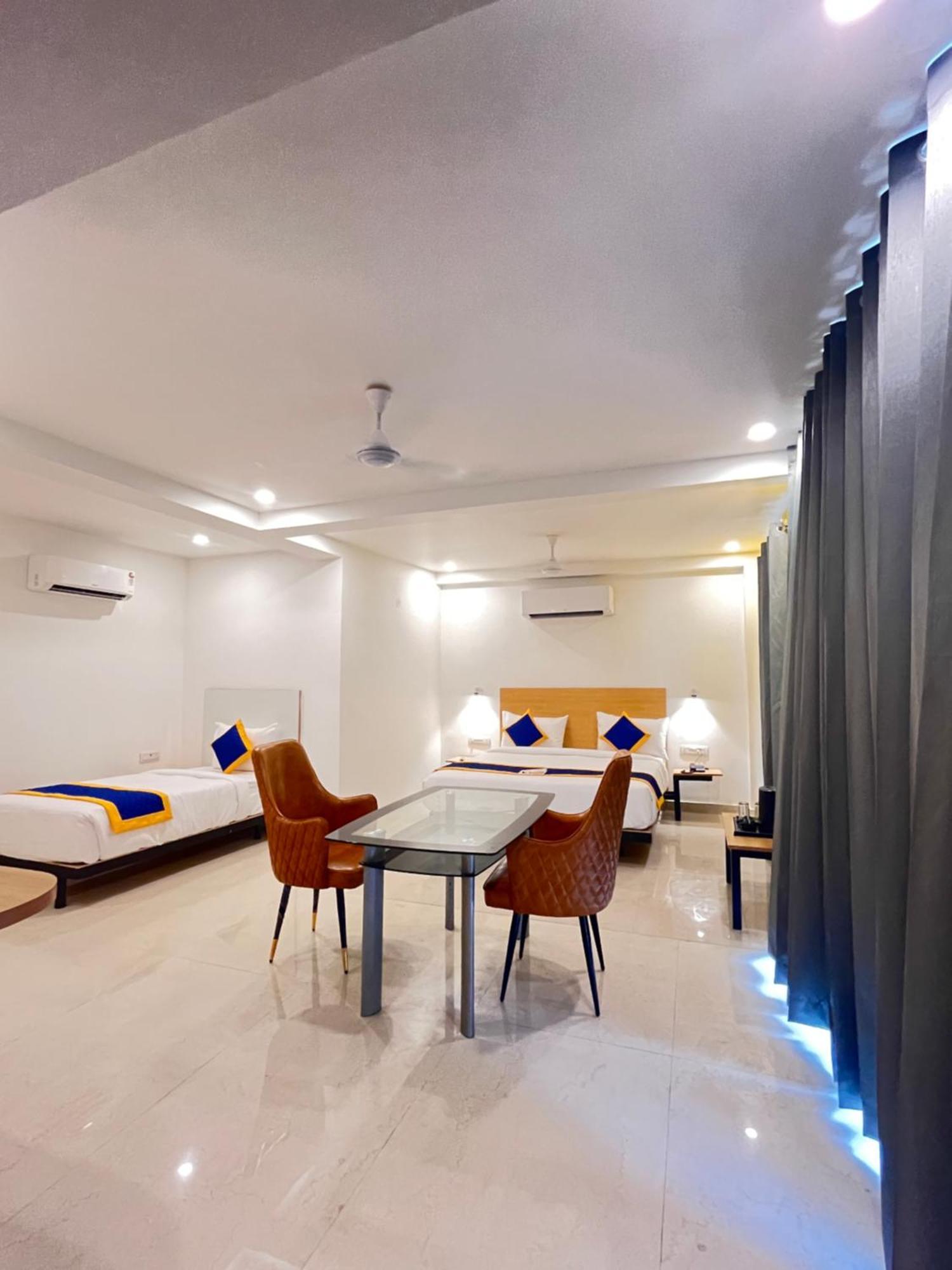 Aamantran Residency Hotel, Sohna Road, Sector 49, Gurugram Гургаон Экстерьер фото