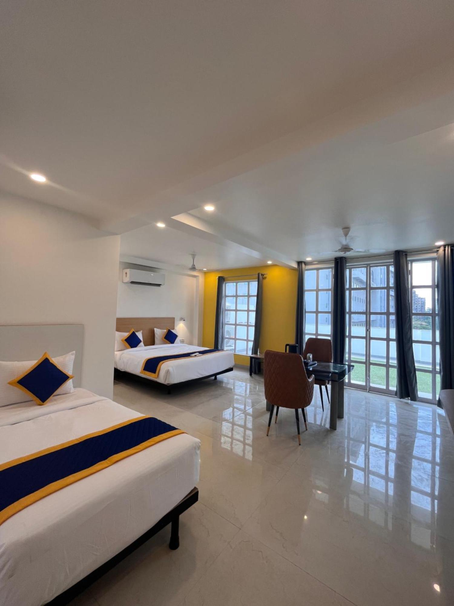 Aamantran Residency Hotel, Sohna Road, Sector 49, Gurugram Гургаон Экстерьер фото