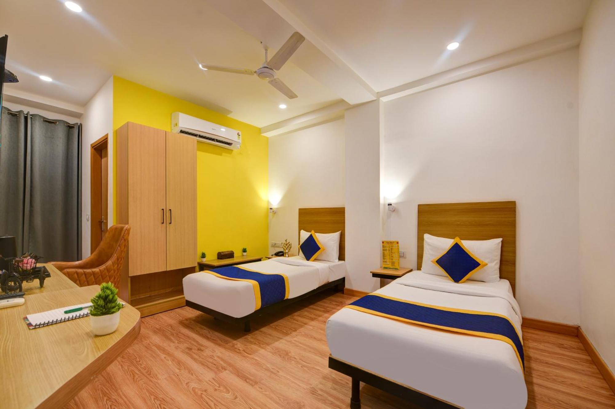 Aamantran Residency Hotel, Sohna Road, Sector 49, Gurugram Гургаон Экстерьер фото