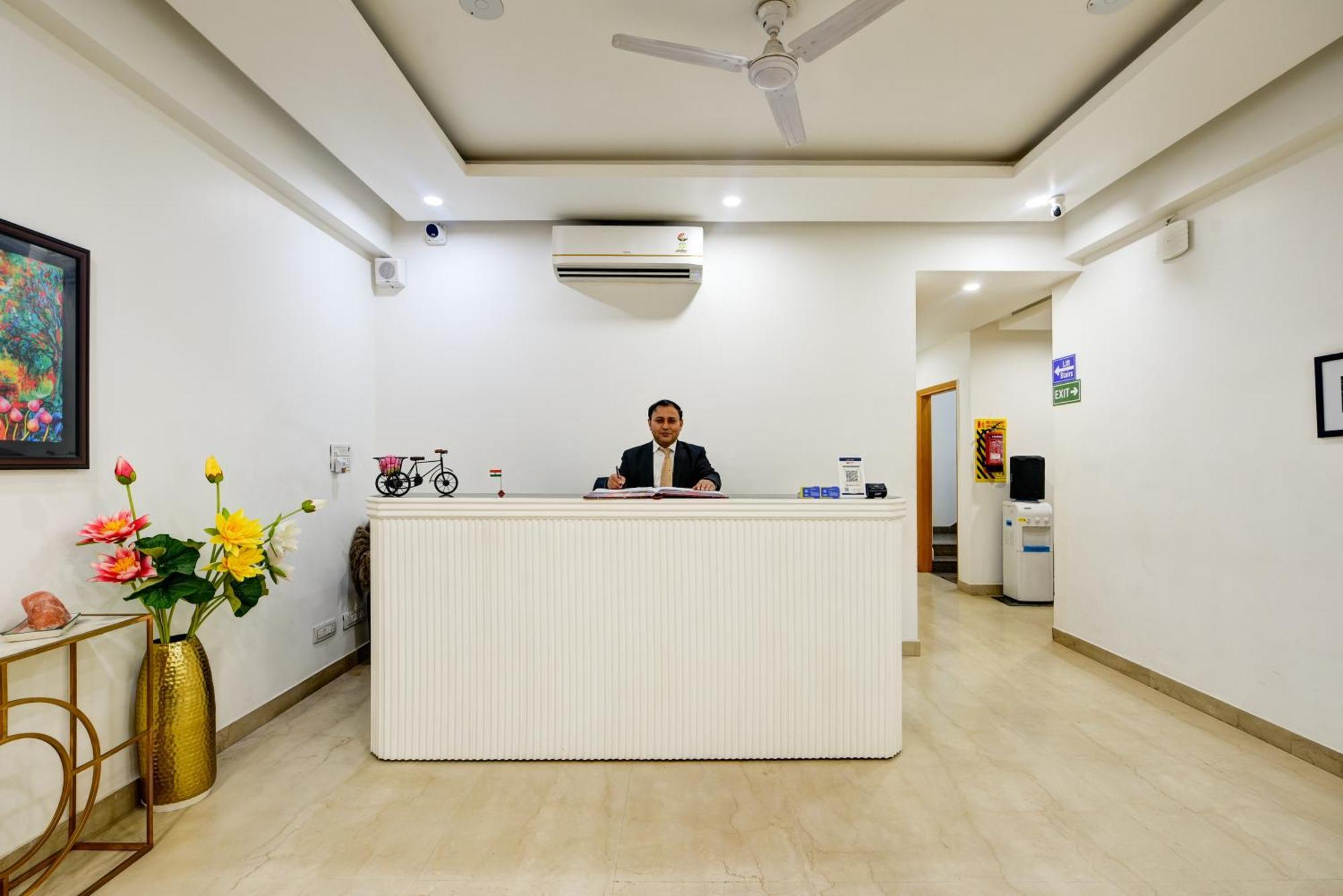 Aamantran Residency Hotel, Sohna Road, Sector 49, Gurugram Гургаон Экстерьер фото
