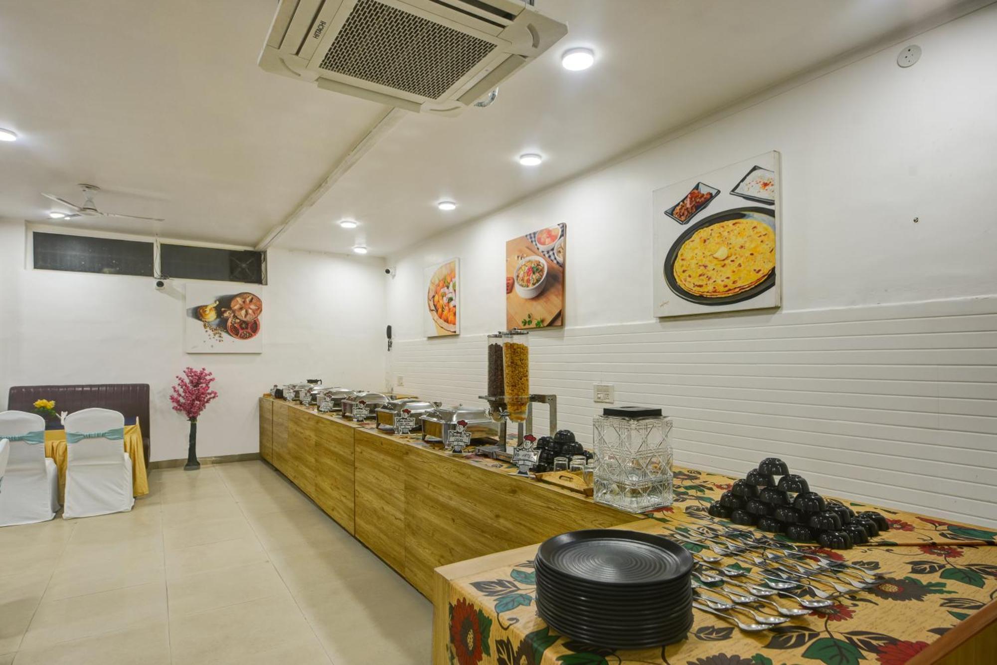 Aamantran Residency Hotel, Sohna Road, Sector 49, Gurugram Гургаон Экстерьер фото