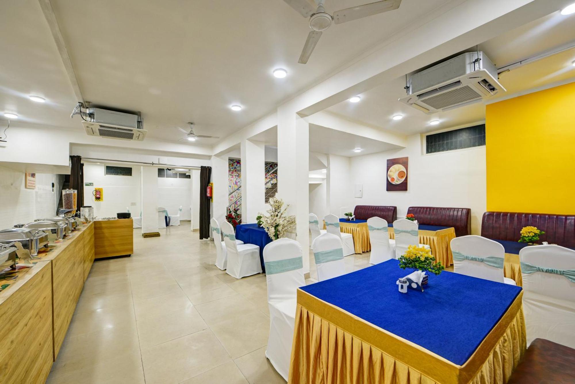 Aamantran Residency Hotel, Sohna Road, Sector 49, Gurugram Гургаон Экстерьер фото