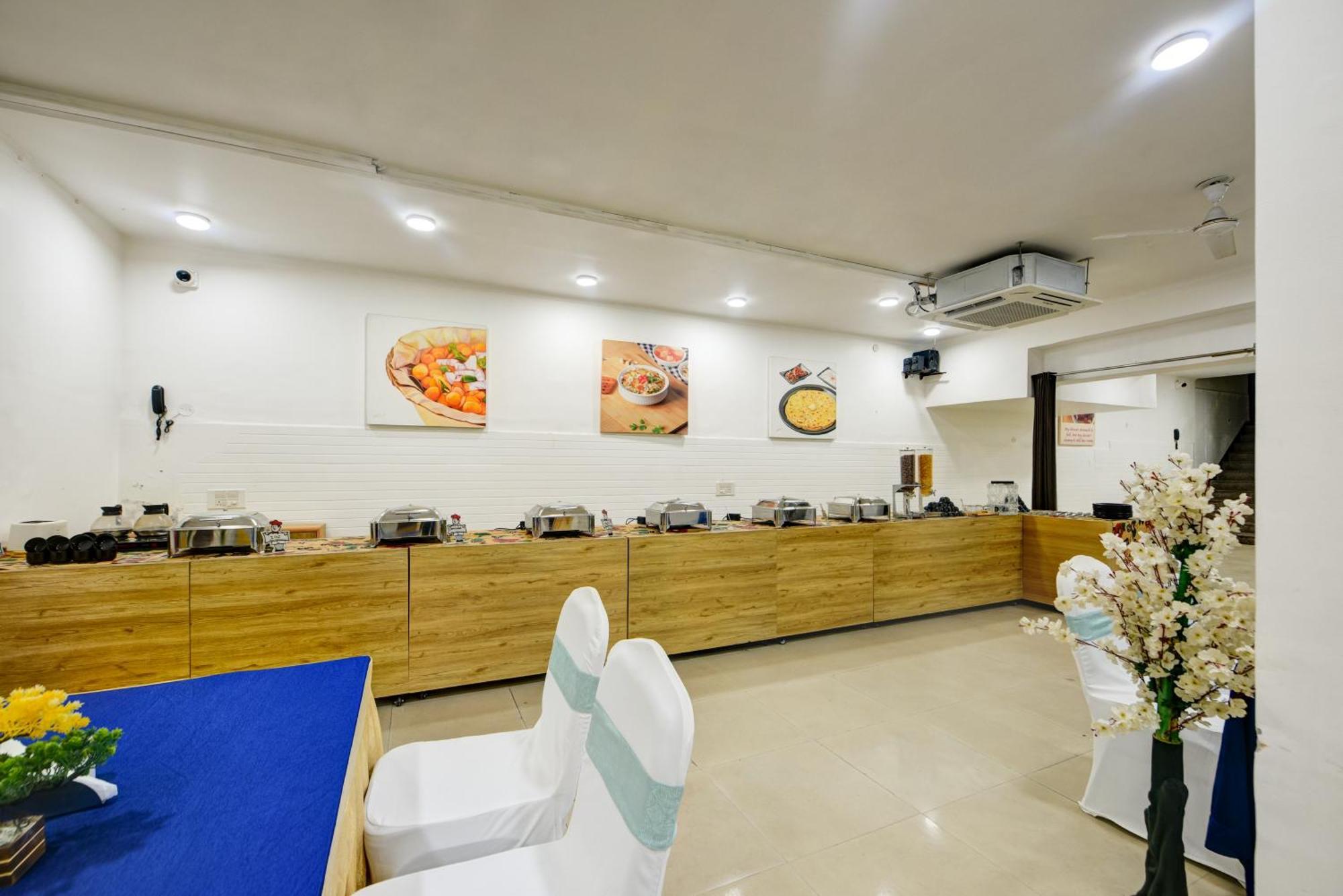 Aamantran Residency Hotel, Sohna Road, Sector 49, Gurugram Гургаон Экстерьер фото