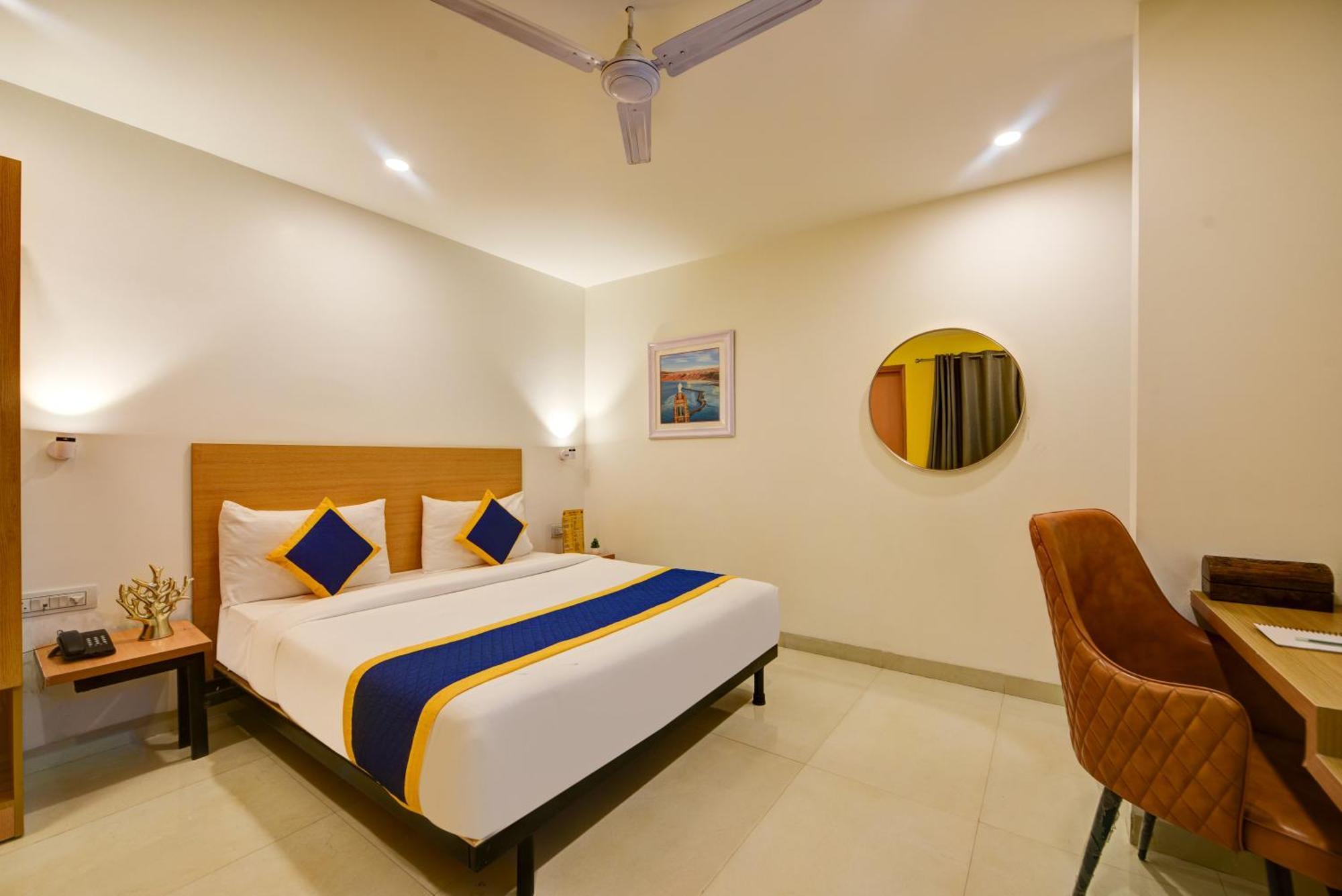 Aamantran Residency Hotel, Sohna Road, Sector 49, Gurugram Гургаон Экстерьер фото