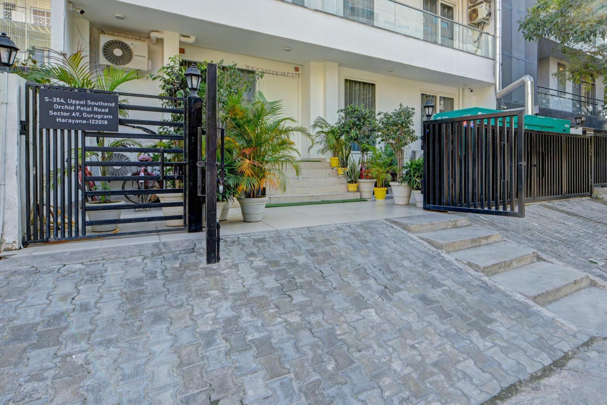 Aamantran Residency Hotel, Sohna Road, Sector 49, Gurugram Гургаон Экстерьер фото