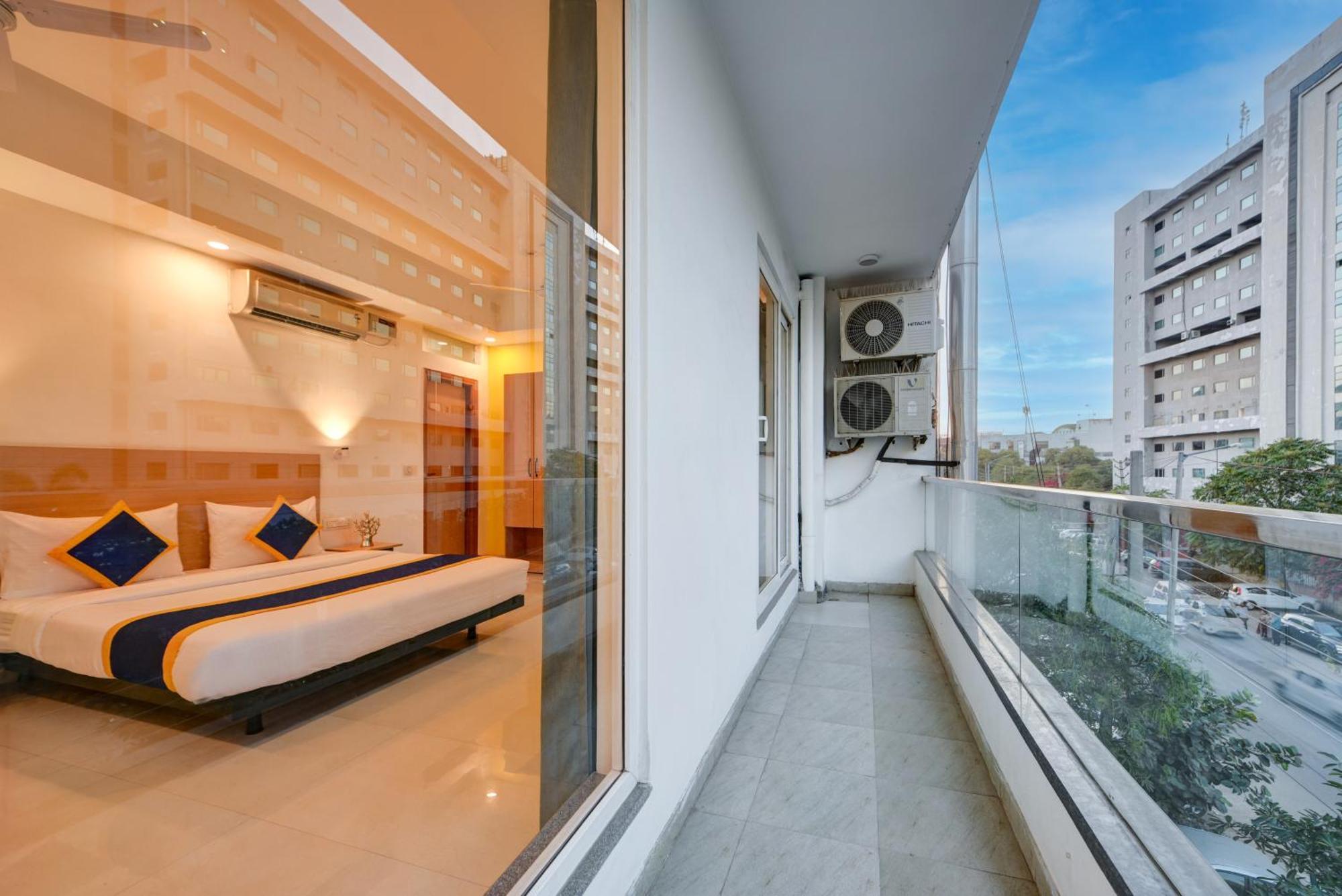 Aamantran Residency Hotel, Sohna Road, Sector 49, Gurugram Гургаон Экстерьер фото