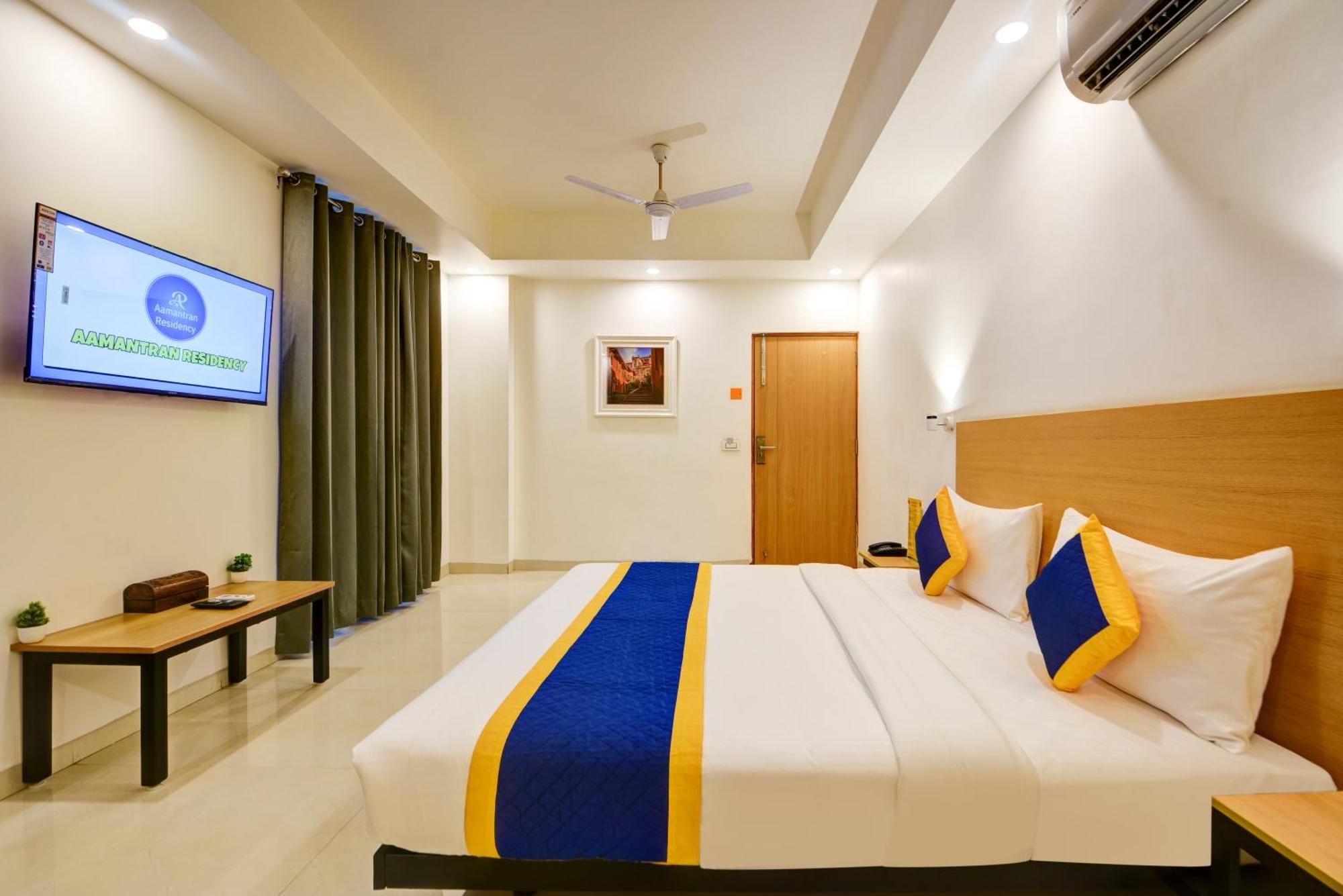 Aamantran Residency Hotel, Sohna Road, Sector 49, Gurugram Гургаон Экстерьер фото