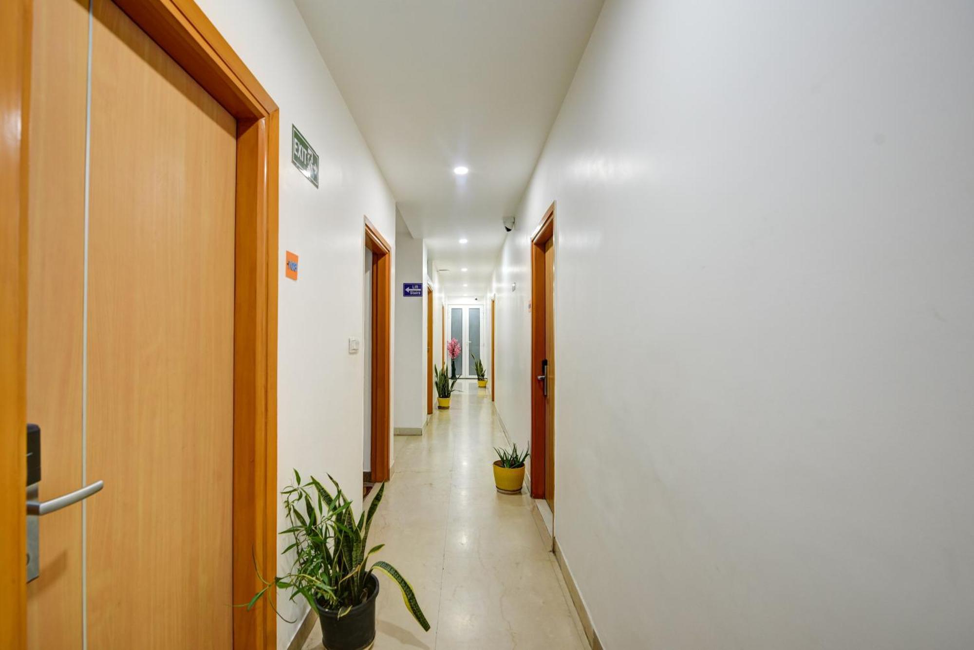 Aamantran Residency Hotel, Sohna Road, Sector 49, Gurugram Гургаон Экстерьер фото